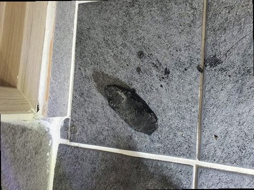 부산 남구 대연3동 하수구막힘 통수 시험 후 배수 흐름과 주변 상태를 확인하는 모습